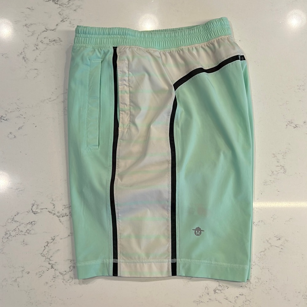 Lululemon seawheeze 9” lined pacebreaker short. LARGE.